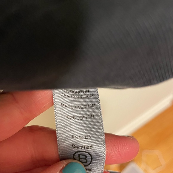 Athleta XS Black Boxy Crop Top - Picture 4 of 7